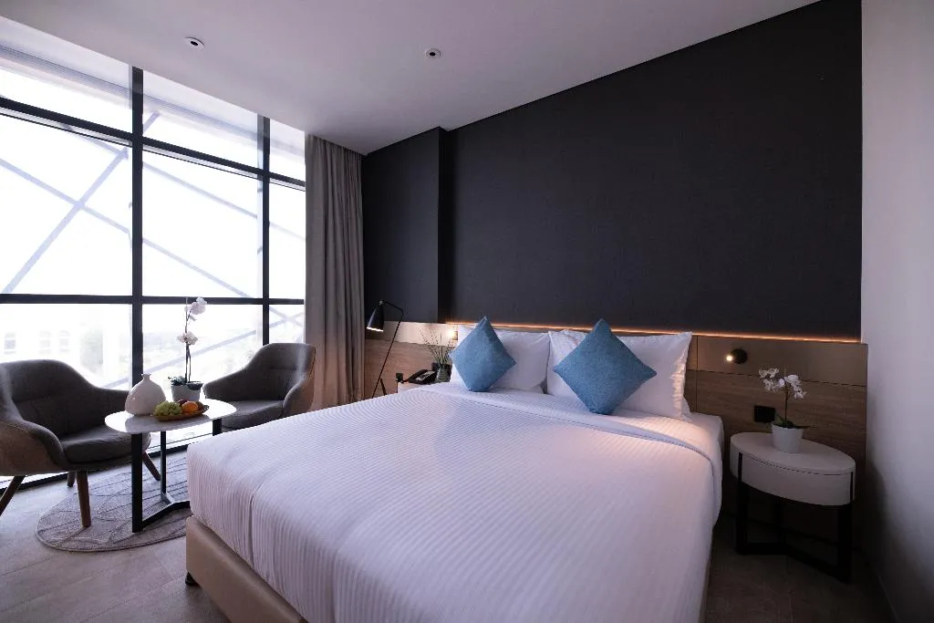 Double or Twin DELUXE CITY VIEW KING BED Room, Beach Walk Hotel, Dubai