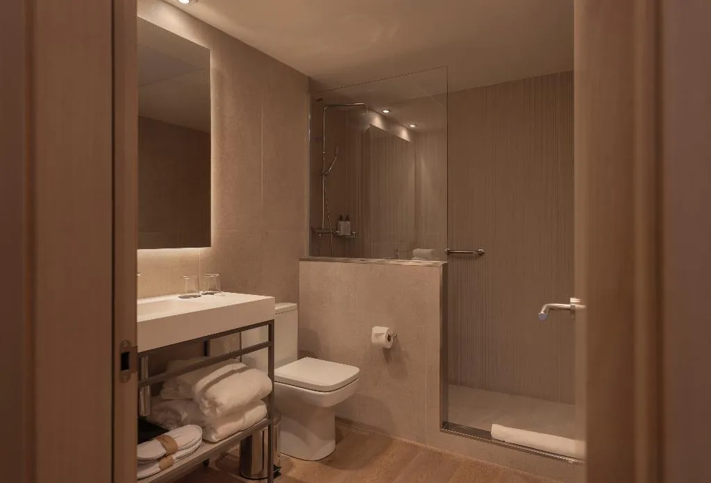 DOUBLE DELUXE SUPERIOR Room, Gran Hotel Barcino 4*S, Barcelona