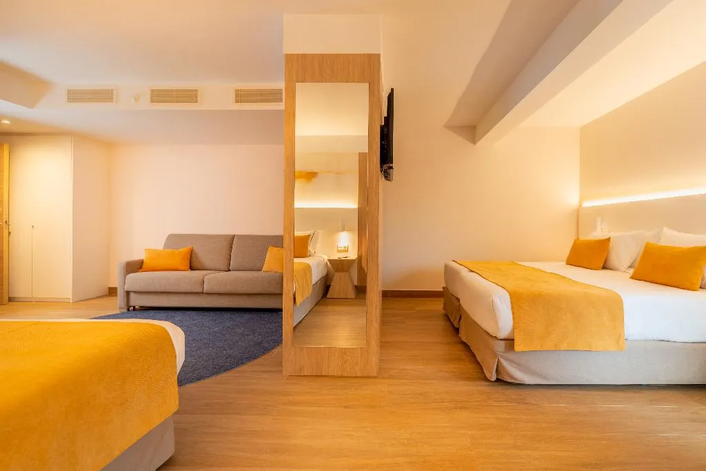 FAMILY ROOM POOL VIEW Room, L'Azure Hotel, Costa Brava