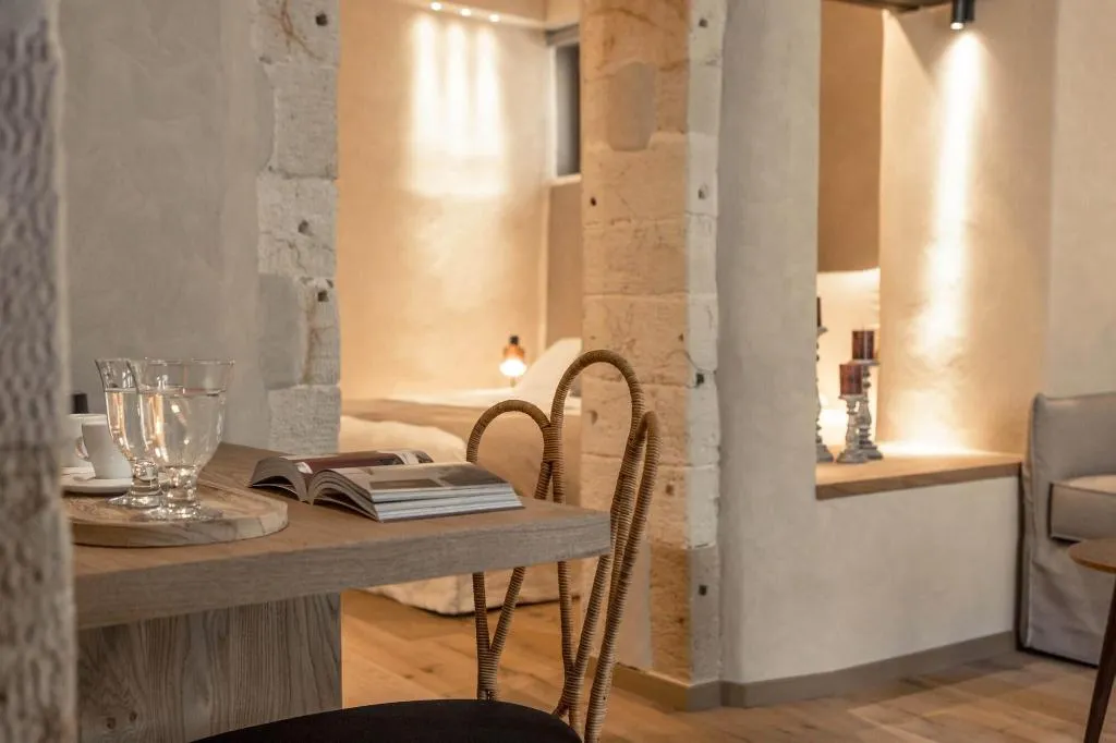 Room, J&G Suites, Crete