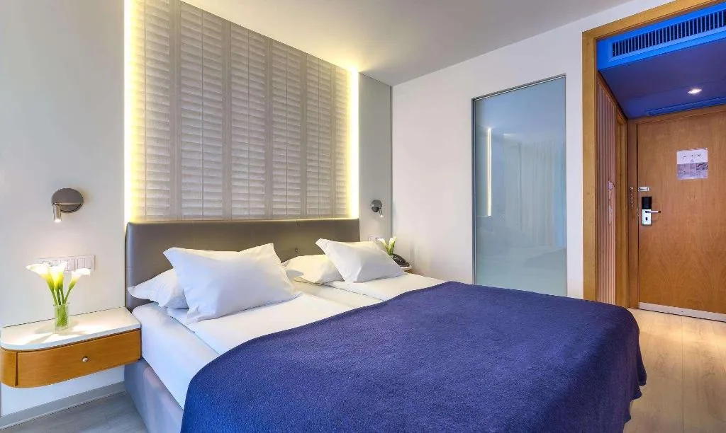 Room, The Views Monumental, Madeira