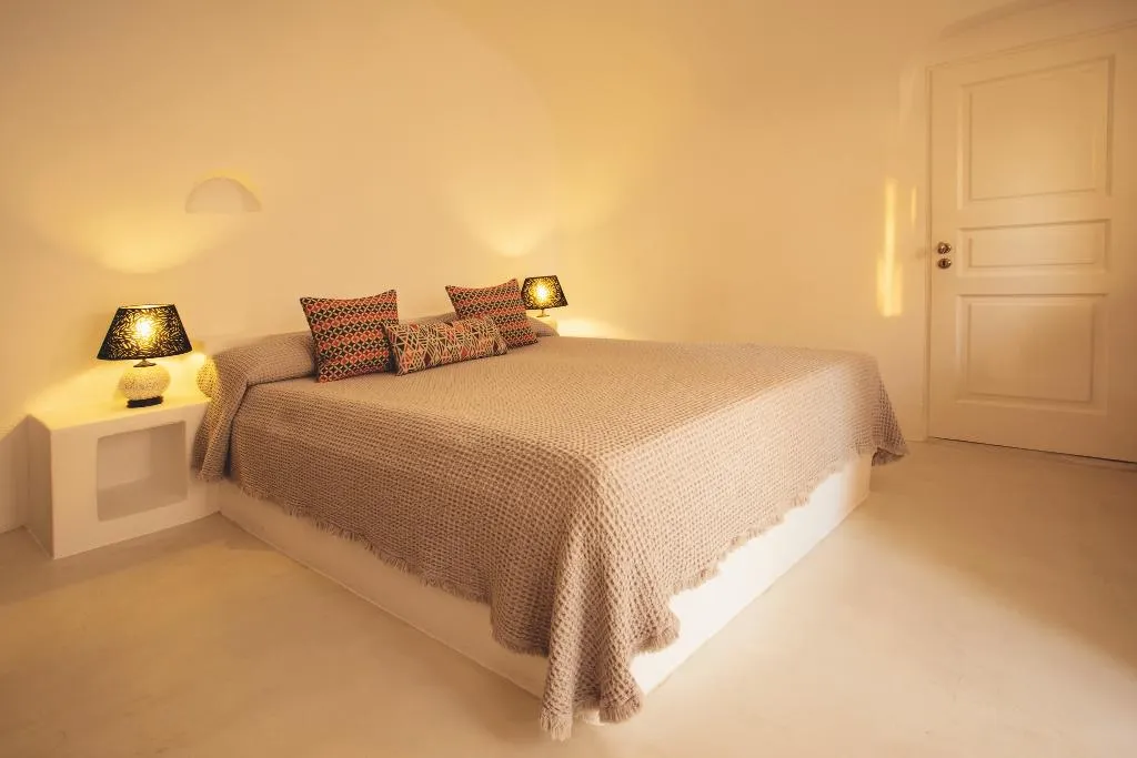 STUDIO STANDARD Room, Remezzo Villas, Santorini