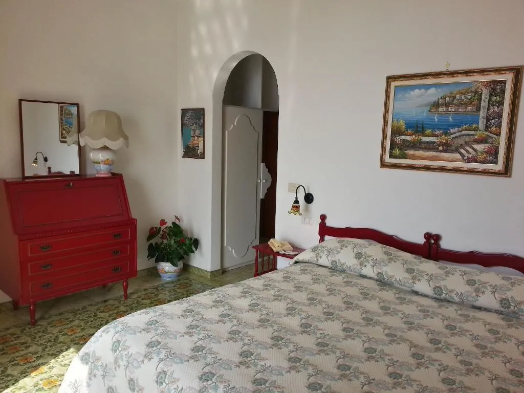 Room, Open Gate, Naples