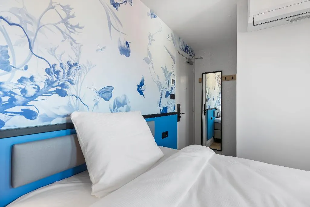 SINGLE STANDARD Room, Dutch Design Hotel Vondelpark, Amsterdam