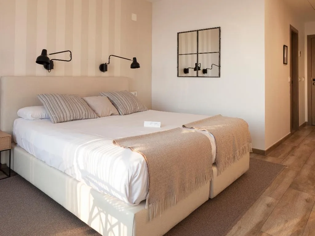 Double or Twin DELUXE OCEAN VIEW ONE BEDROOM Room, Hotel Boutique Balandret, Valencia