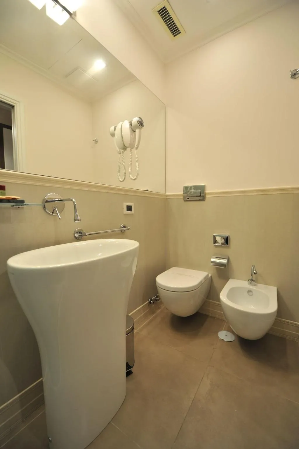 Room, Villa Zaccardi, Rome
