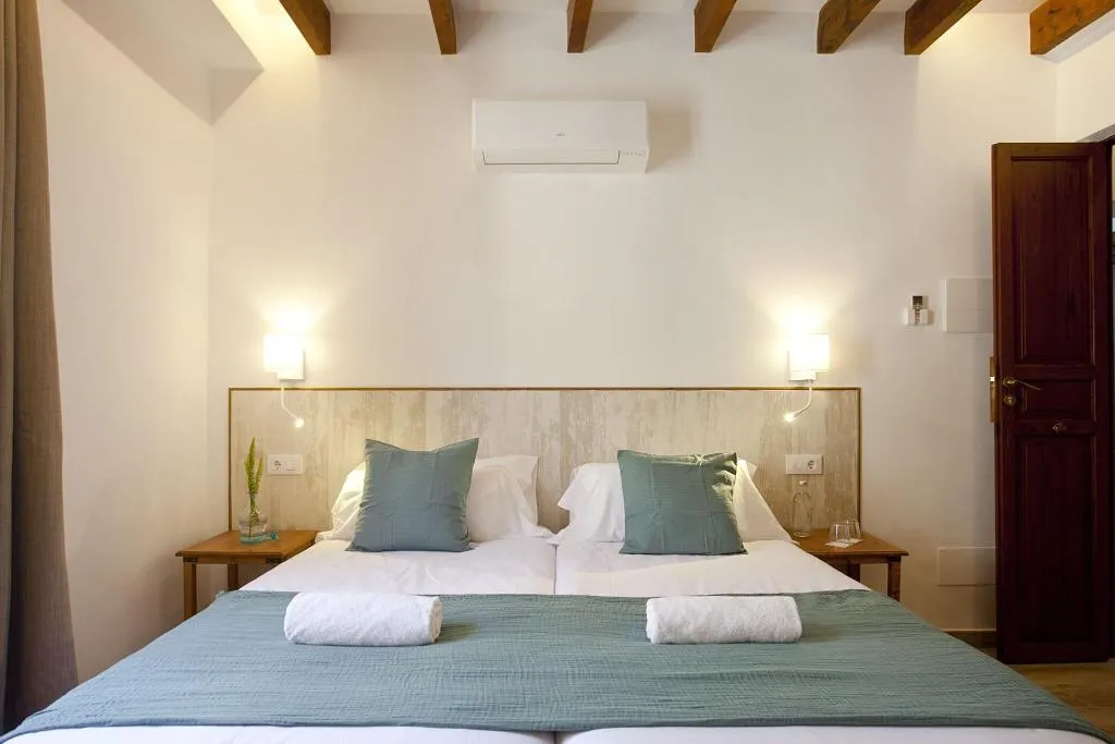 Room, Casal de Petra - Rooms & Pool, Majorca