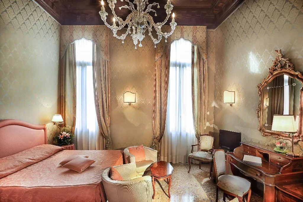 Room, Colombina, Venice