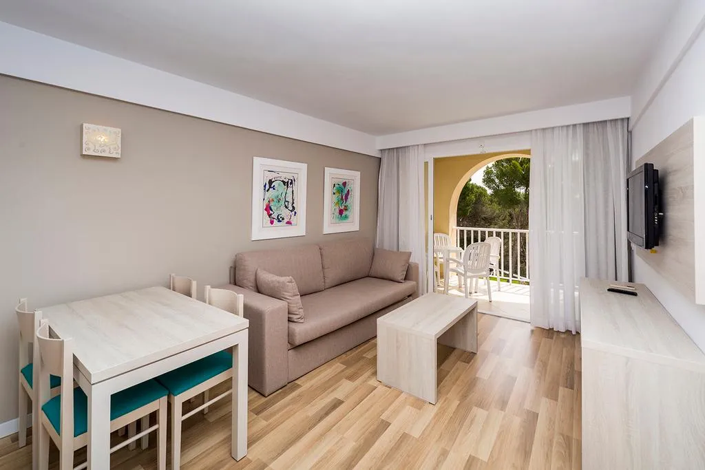 Room, Comitas Floramar, Menorca