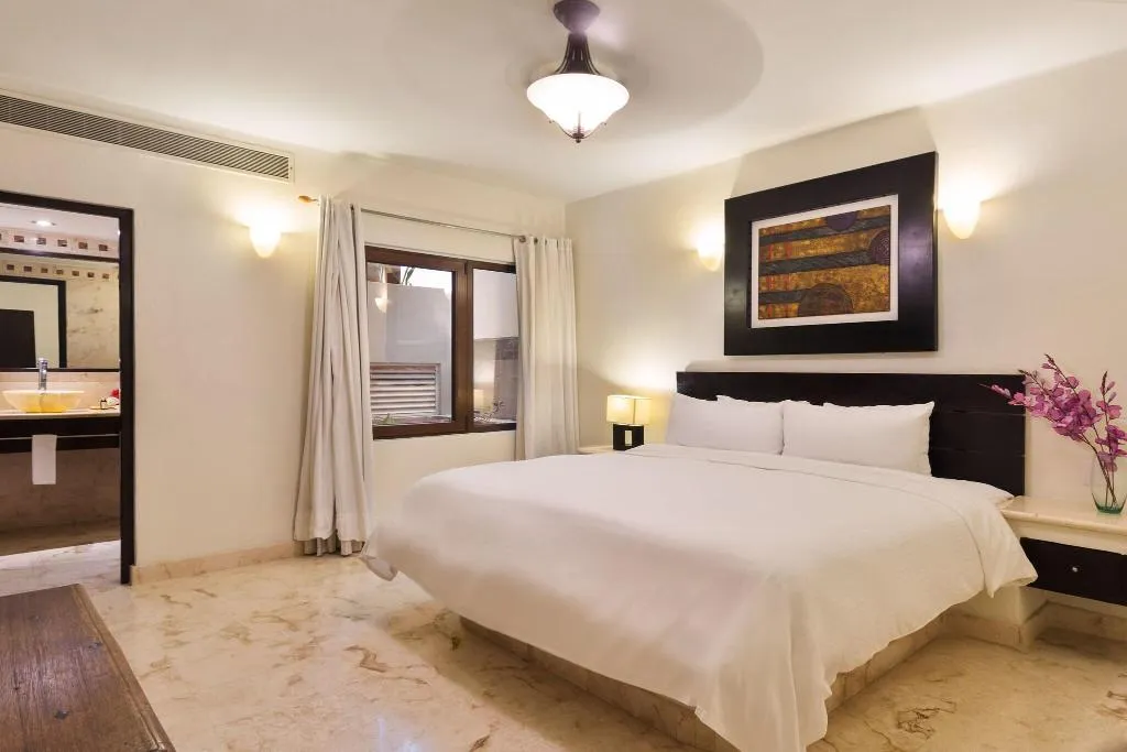 DOUBLE KING BED ONE BEDROOM  Room, El Taj Ocean Front and Beachside Condo Hotel, Playa Del Carmen