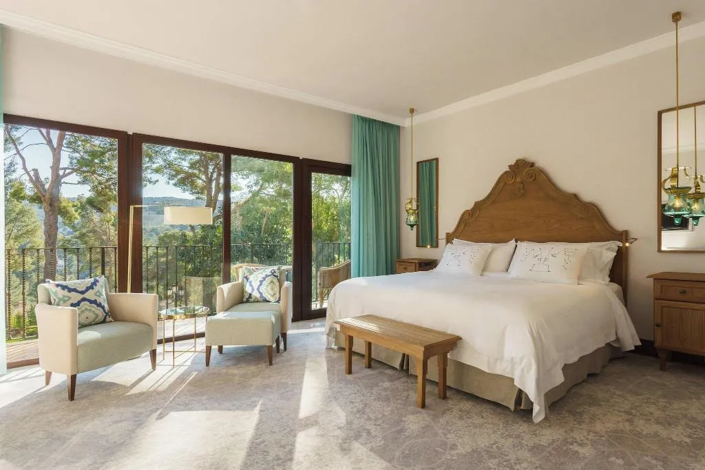 DOUBLE CLASSIC QUEEN BED Room, Castillo Hotel Son Vida, Majorca