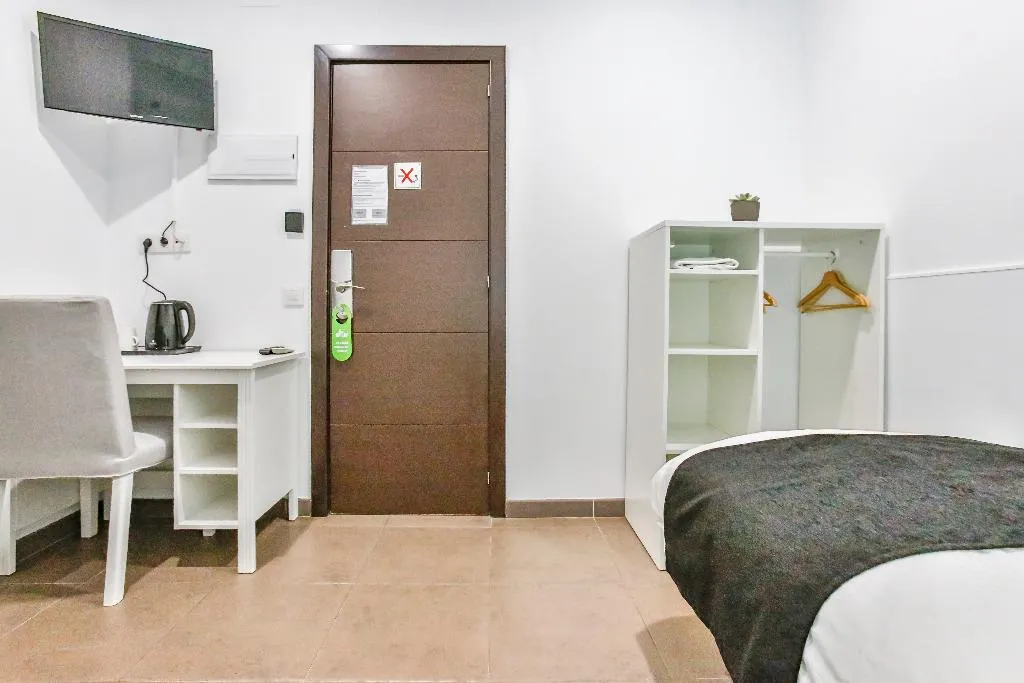 DOUBLE ECONOMY Room, Laramond Barcelona Rooms, Barcelona