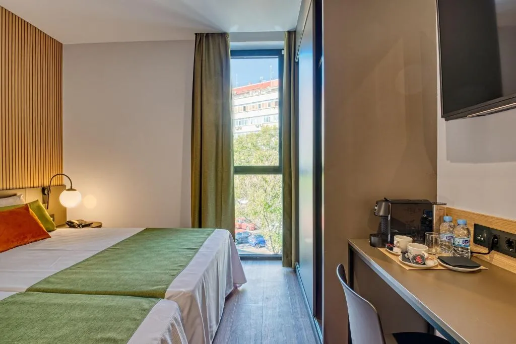 Terrace, Hotel Dwo Colours Alcala, Madrid