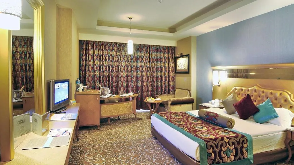 SUITE DELUXE QUEEN BED Room, Royal Holiday Palace, Antalya