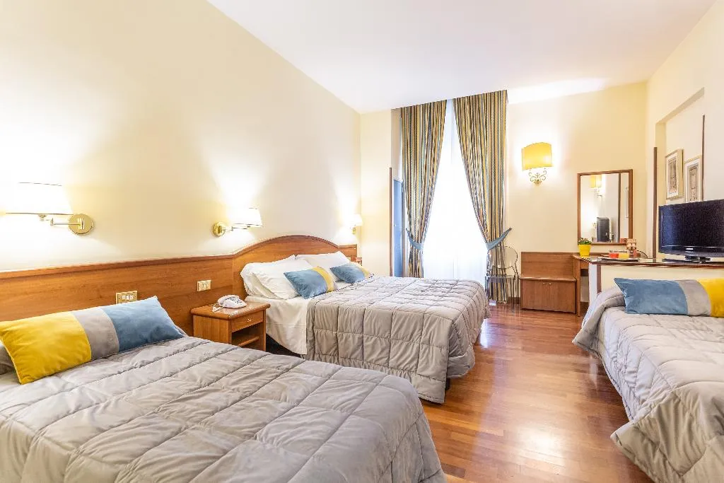 QUADRUPLE STANDARD Room, Medici, Rome