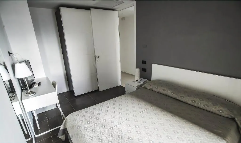Room, B&B Locanda Mediterranea, Naples