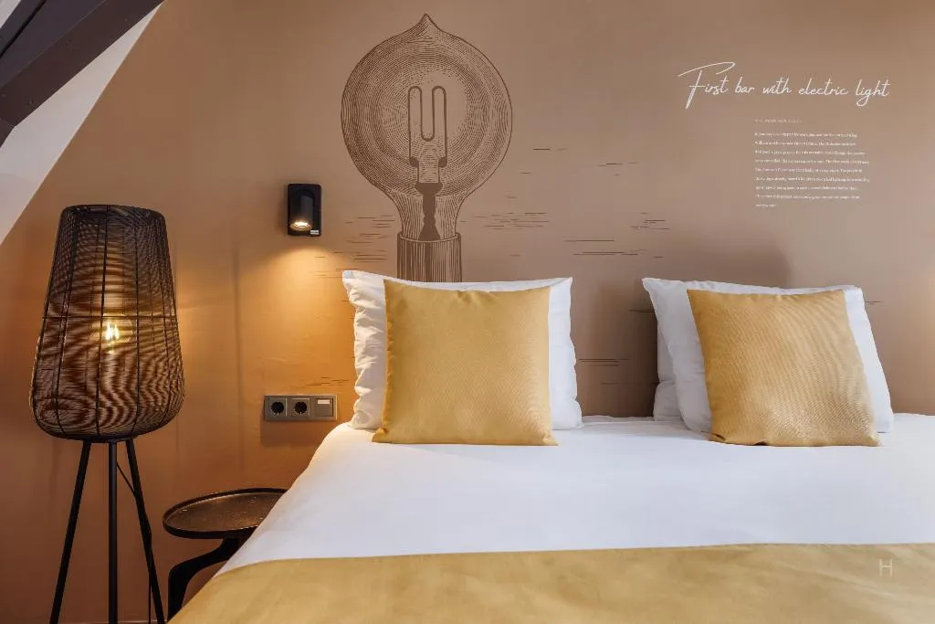 JUNIOR SUITE QUEEN SIZE BED Room, Die Port Van Cleve, Amsterdam