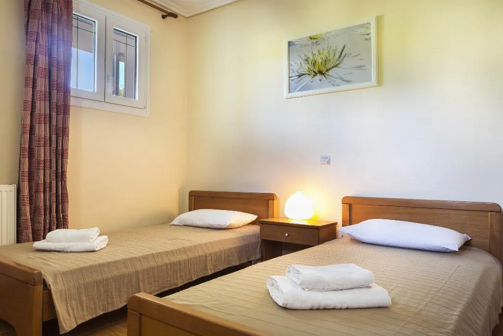 APARTMENT CAPACITY 4 Room, Evi's Garden, Kefallinia