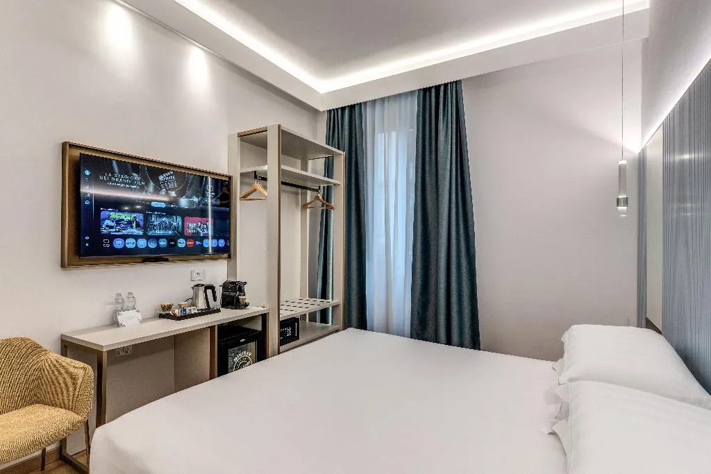 Double or Twin SUPERIOR Room, Relais Trevi 95 Boutique Hotel, Rome