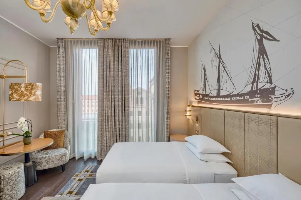 TWIN DELUXE Room, Hilton Molino Stucky Venice, Venice