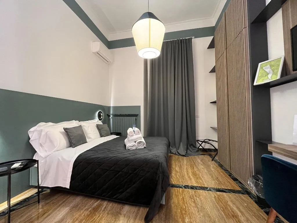Room, Rettifilo 311, Naples