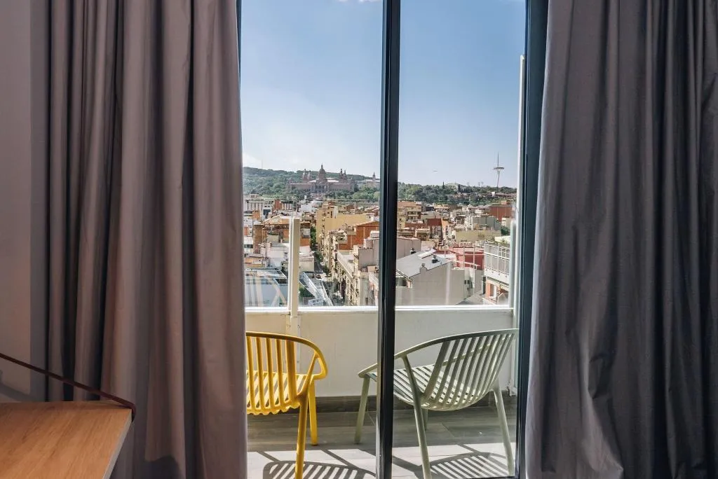 DOUBLE CITY VIEW QUEEN BED Room, Moxy Barcelona, Barcelona
