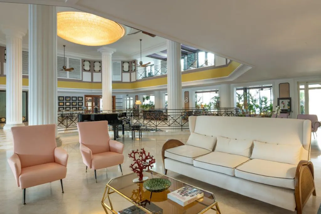 Lobby, Savoy Beach, Naples