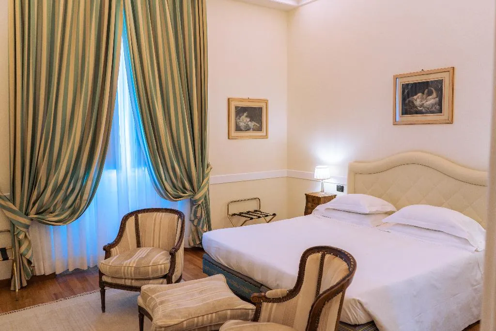 DOUBLE STANDARD Room, Kraft, Florence