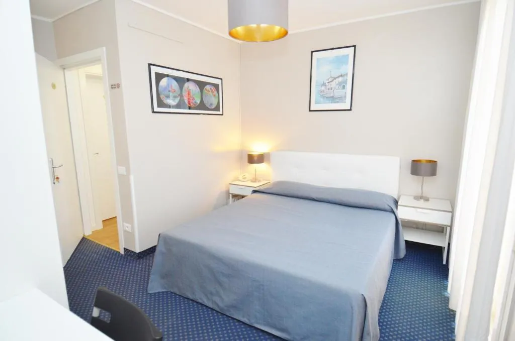 DOUBLE STANDARD Room, Ute, Venice