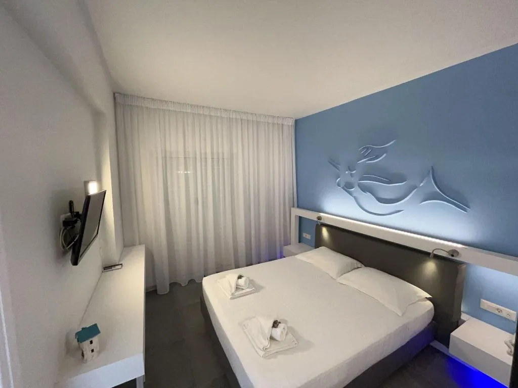 Room, Niriides Hotel, Crete