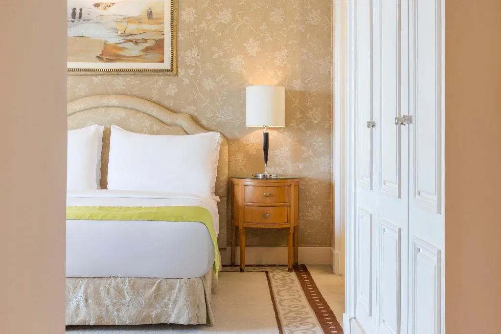 DOUBLE DELUXE RIVER VIEW Room, Kempinski Nile Hotel Garden City Cairo, Cairo