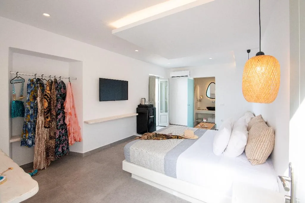SUITE DELUXE Room, Caldera Cliff Illusion Suites, Santorini