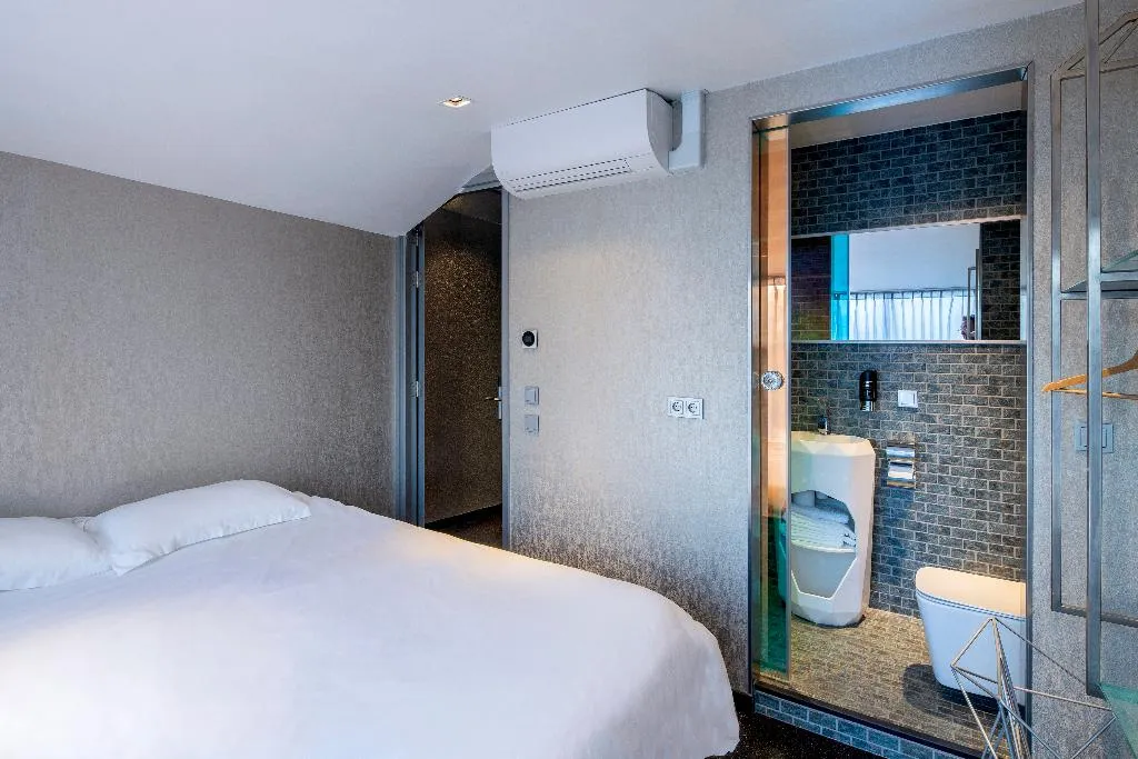 DOUBLE STANDARD Room, Diamond Capsule Hotel Amsterdam South, Amsterdam