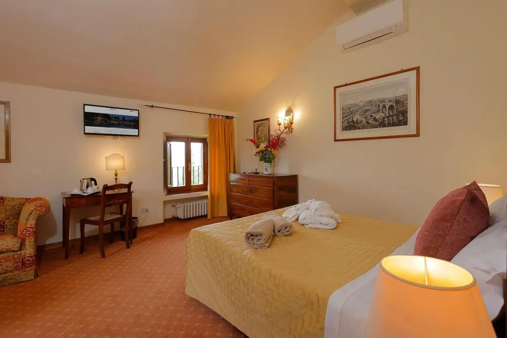 Double or Twin DELUXE QUEEN BED Room, Relais Vignale & Spa, Florence