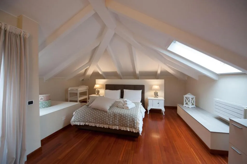 Room, Thea Monza, Milan