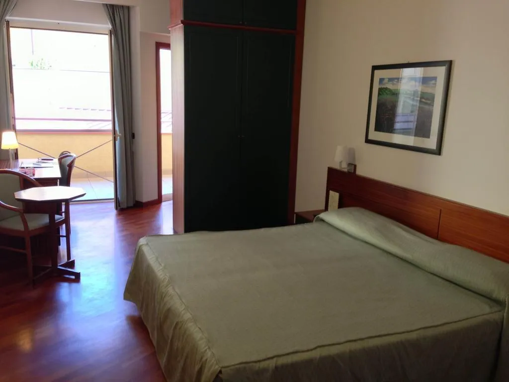 Double or Twin STANDARD Room, Grande Albergo Maugeri, Catania