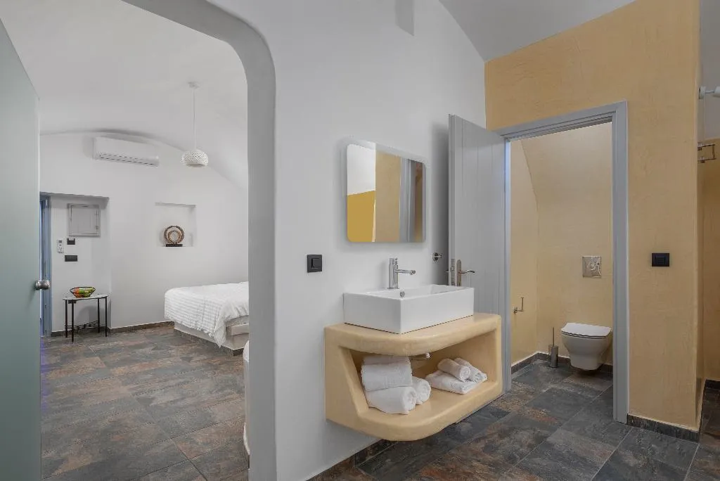 SUITE DELUXE WITH JACUZZI Room, Sole D'Oro Luxury Suites, Santorini