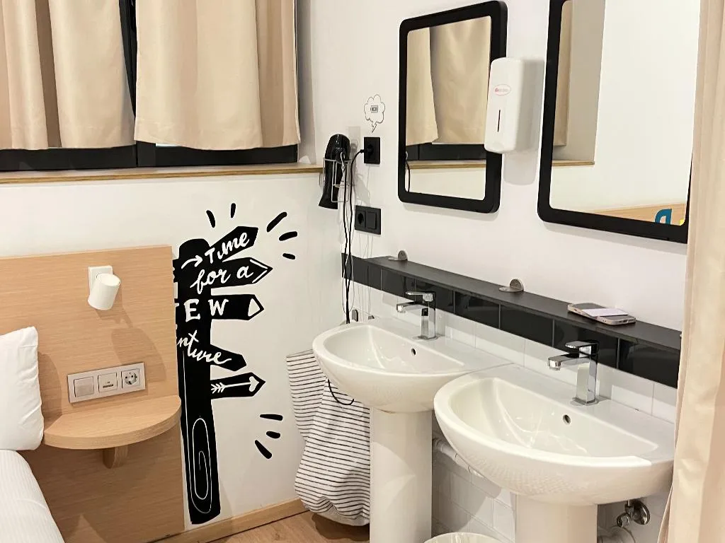 Double or Twin STANDARD Room, U-Sense For You Hostel Sevilla, Seville