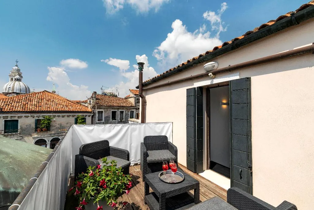 APARTMENT WITH TERRACE Room, Palazzo Schiavoni Residenza d'Epoca, Venice