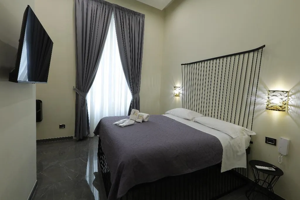 DOUBLE INNER Room, Il salotto della regina, Naples