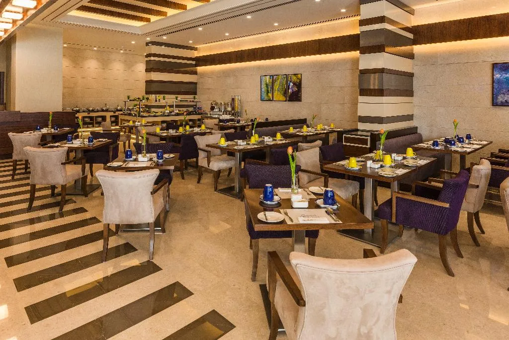 Restaurant, Golden Tulip Media Hotel, Dubai