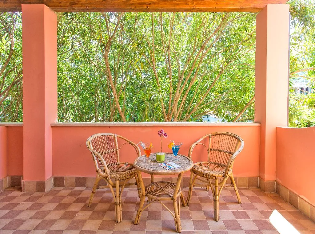 Room, Eden Park, Naples