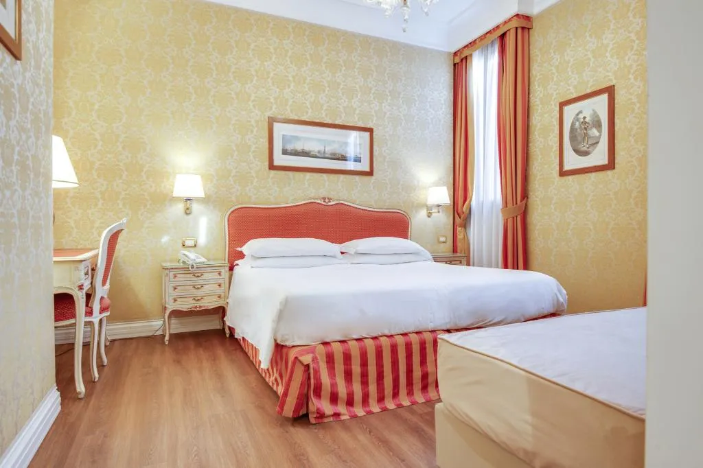 Double or Twin SUPERIOR Room, Antiche Figure, Venice