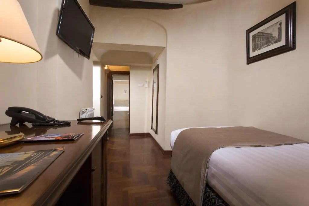 Room, Teatro Pace 33, Rome