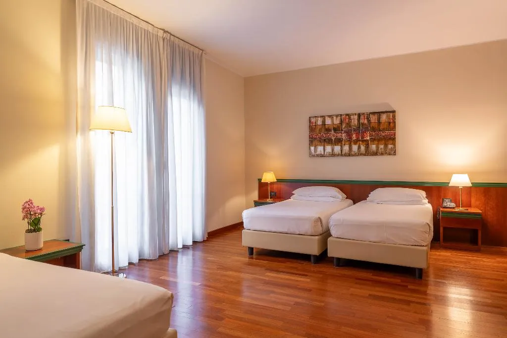 TRIPLE STANDARD Room, Hotel Raffaello, Milan