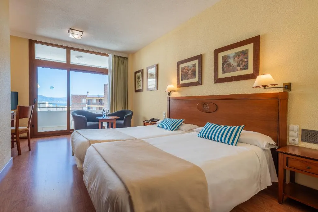 TRIPLE SUPERIOR SIDE SEA VIEW Room, Leonardo Torremolinos Costa del Sol, Costa Del Sol