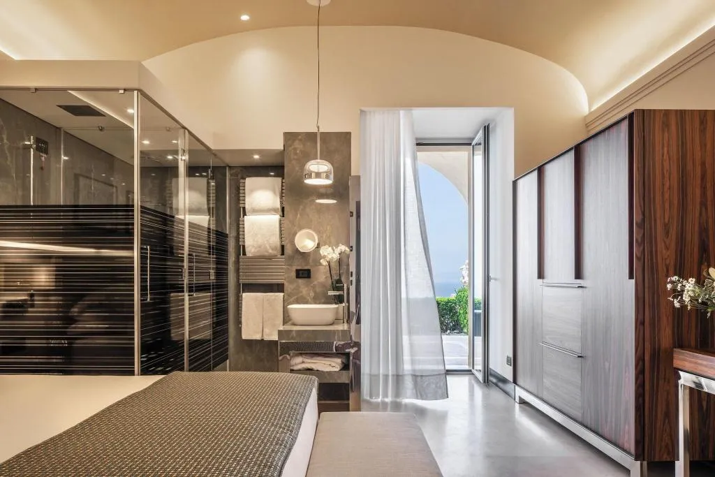 JUNIOR SUITE SEA VIEW Room, Grand Hotel Angiolieri, Naples