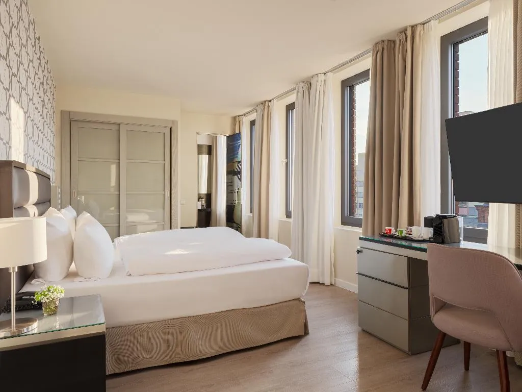 DOUBLE DELUXE Room, H10 Berlin Ku'Damm, Berlin