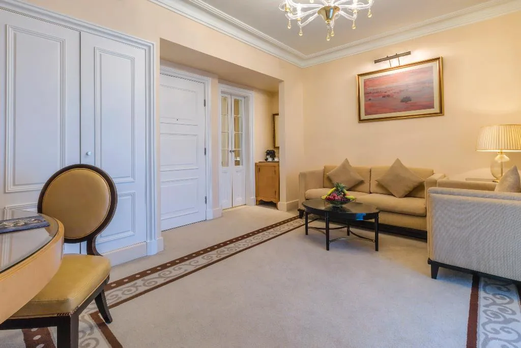 SUITE STANDARD Room, Kempinski Nile Hotel Garden City Cairo, Cairo