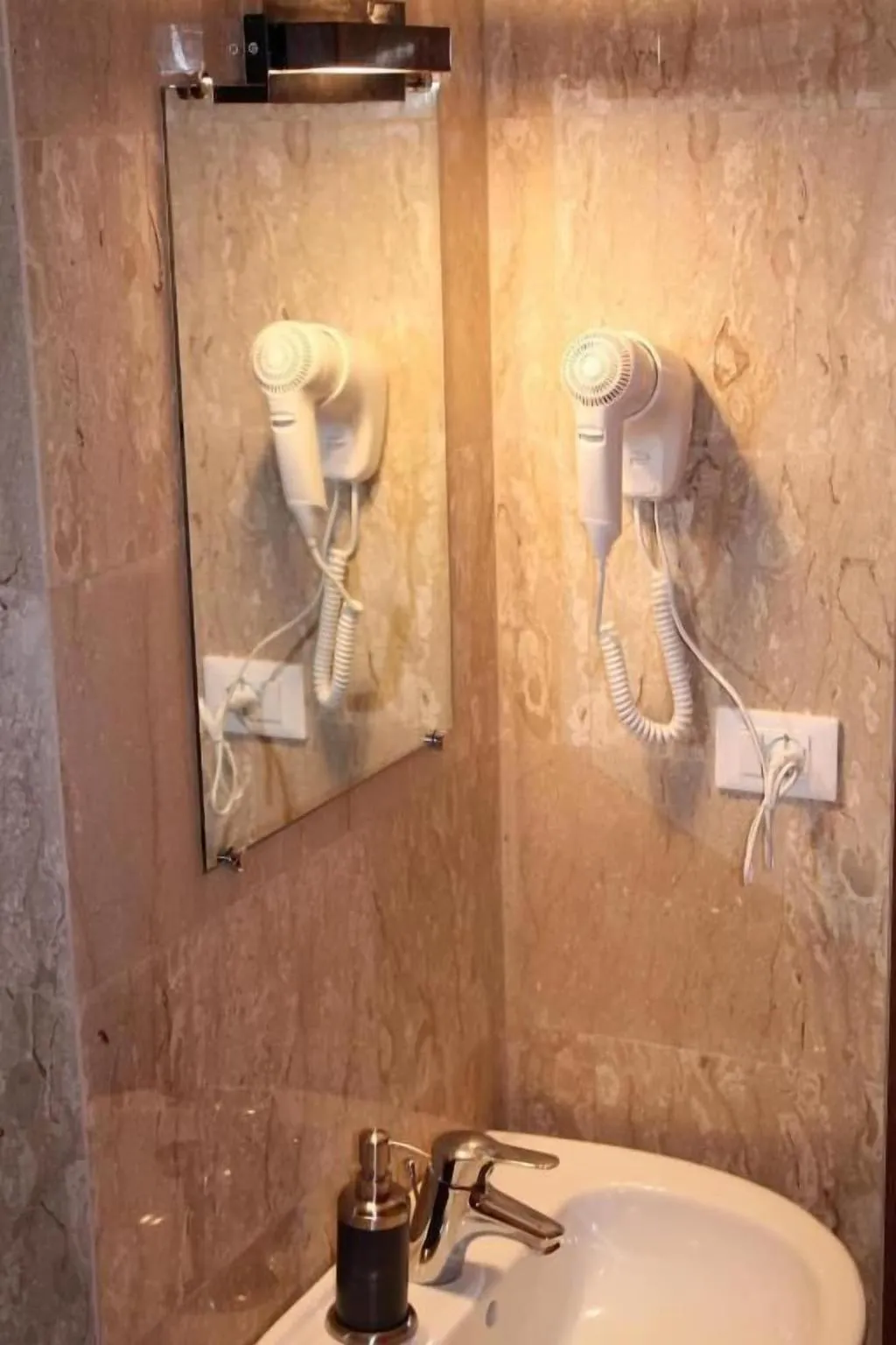 Room, Roma Art Rooms, Naples
